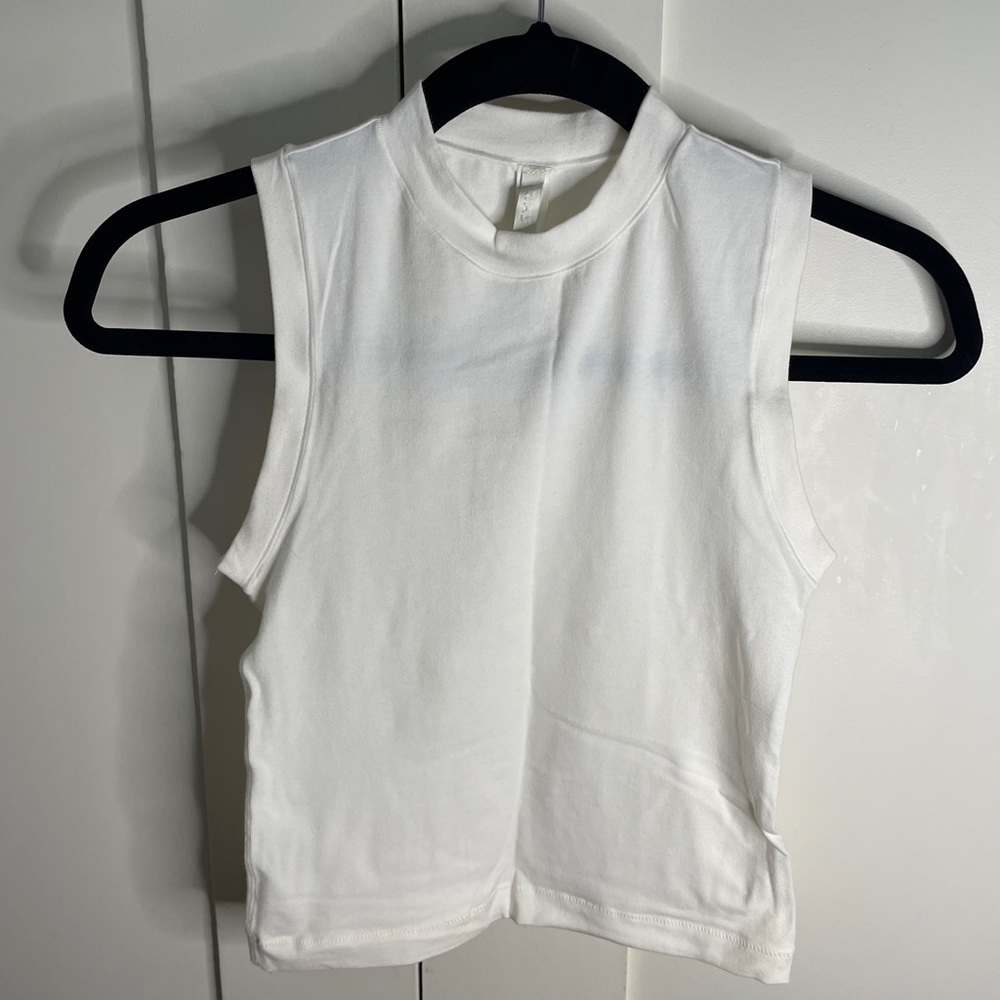 BRAND NEW SKIMS cropped tank